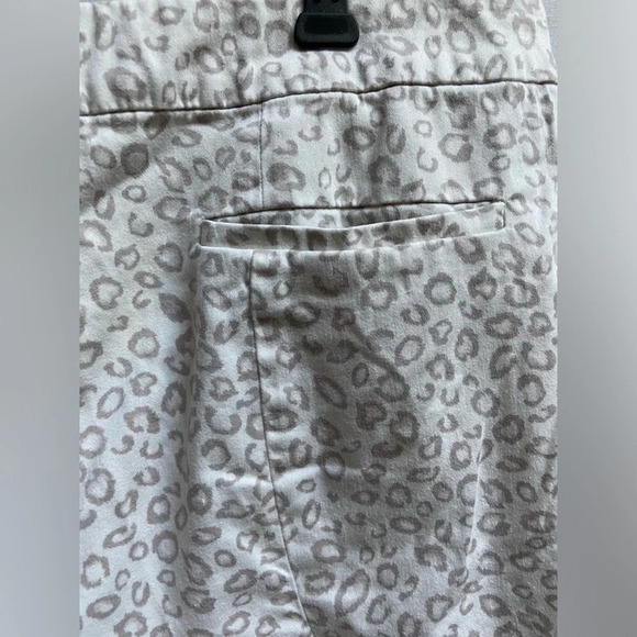 SANDRO cotton leopard cheetah print grey  white shorts sz 10 - Picture 3 of 10